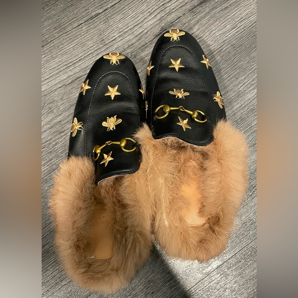 Cozy leather mules for the fall! Like new, barely worn. No scuffs or scratches.
